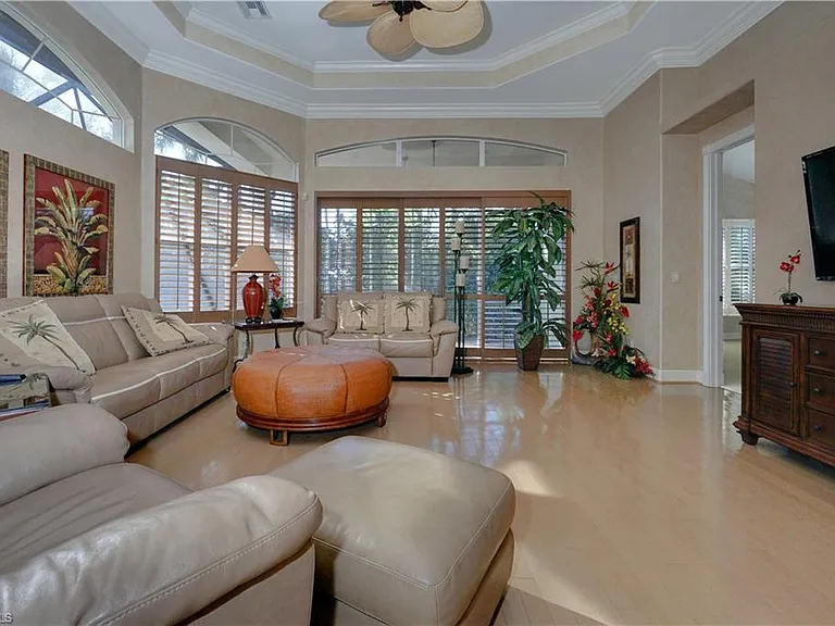5065 Kensington High St — Photo 3