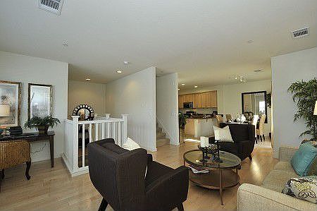 4th image of 1910 Cambridge Dr