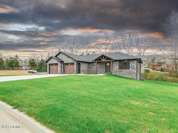 2nd image of 1506 Summerfield Dr