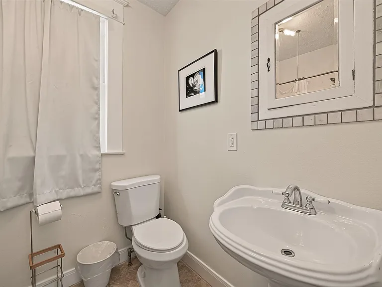 324 W Alabama St #2 — Photo 21
