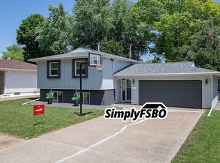 3510 36th St, Moline, IL 61265