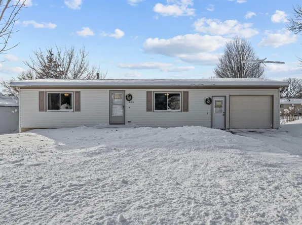 805 1st Ave W, Cascade, IA 52033