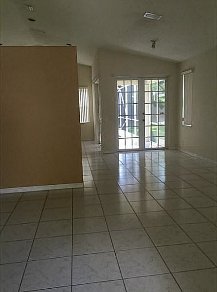 1st image of 821 Sand Creek Cir