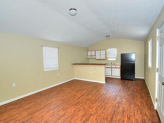 3rd image of 2511 Riceflower St #A