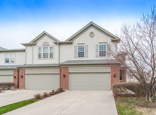 960 Elizabeth Dr, Streamwood, IL 60107