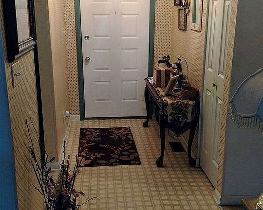 5th image of 1718 E Camby Ln