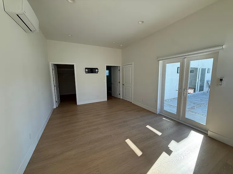 5732 Winnetka Ave — Photo 7