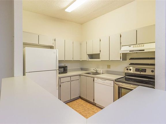 5th image of 6015 Laketree Ln APT D