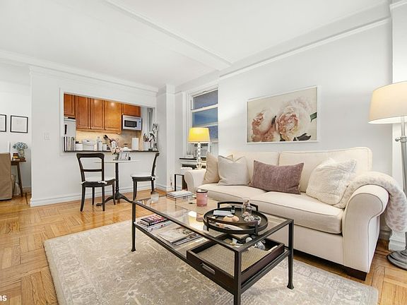 3rd image of 110 E 87th St APT 7F