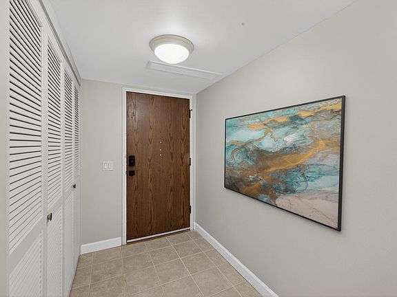 5th image of 207 5th Ave SW APT 202