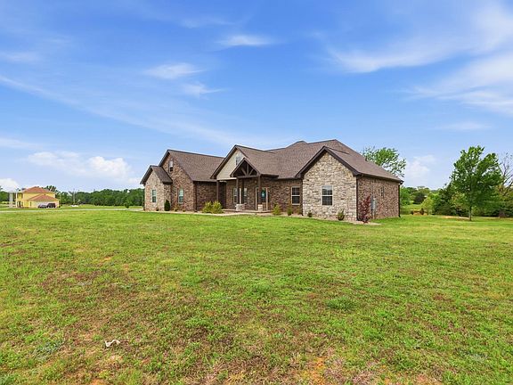 2nd image of 123 Ranchview Rd