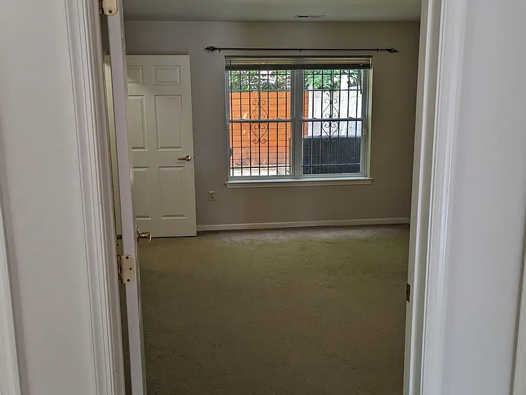 631 N 44th St — Photo 11