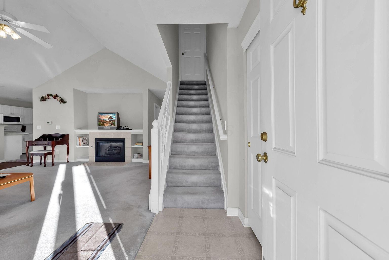 Listing photo 3 for 7858 Meadowlark Ln N