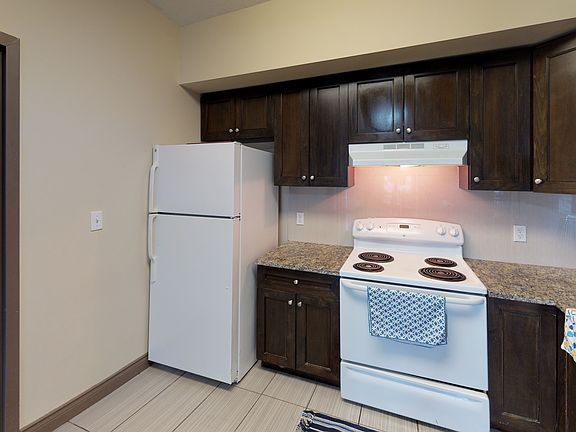 5th image of 208 Sunview St