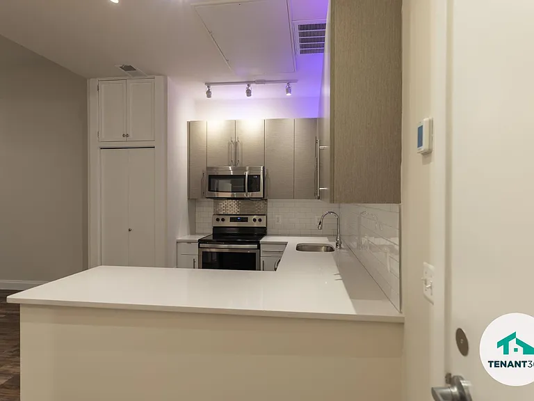 8 E Fayette St #403 — Photo 13