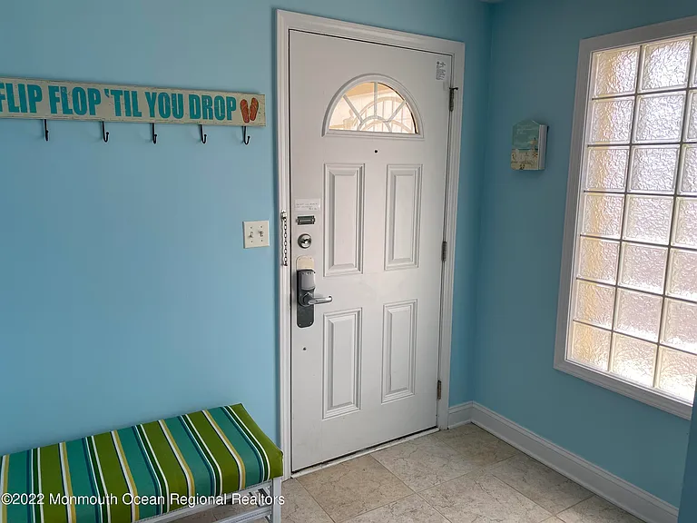 15 Sumner Ave #12 — Photo 4