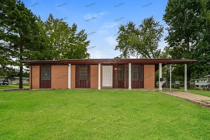 3 bed, 1.5 bath, 1039 sqft, $1,625 — Photo 1