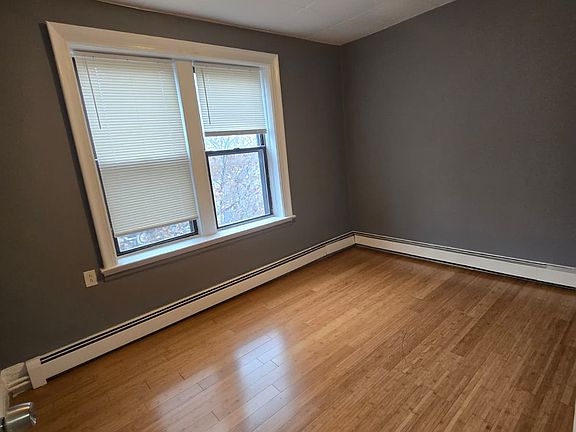 5th image of 142 Carlton Ave #11