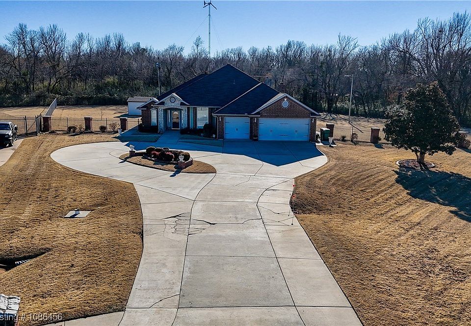 1st image of 3809 Kings Ct