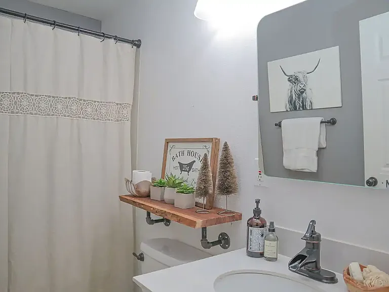 Guest Bathroom Upstairs