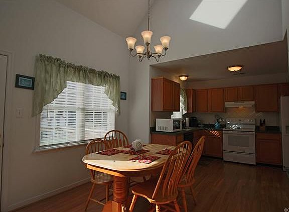 5th image of 925 Ayers Way
