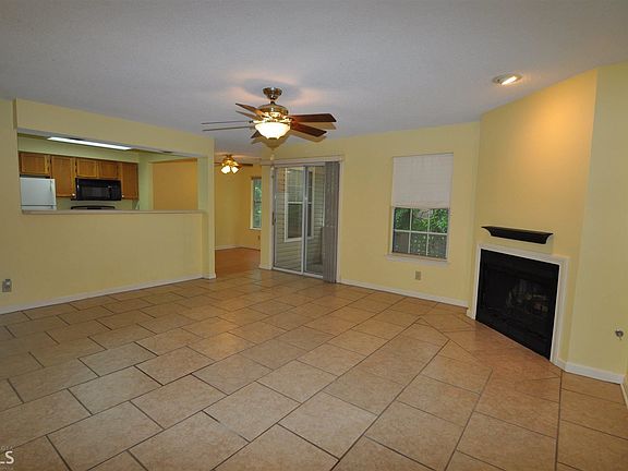 2nd image of 704 Ridgelake Dr Unit 8