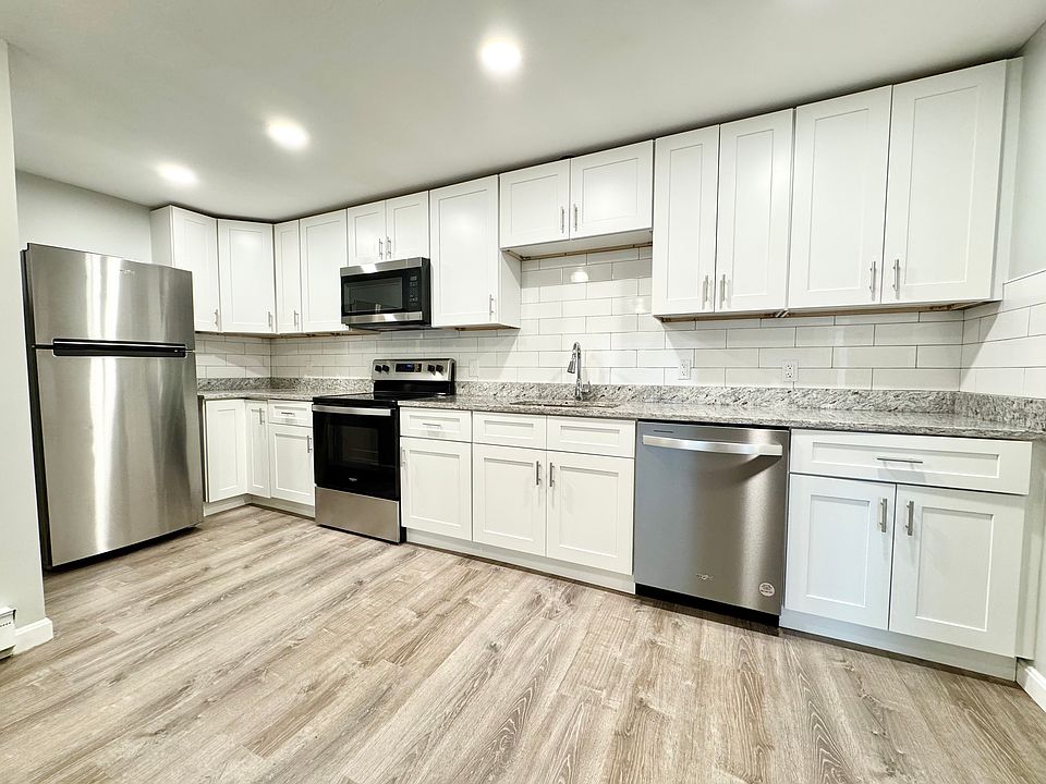 1st image of 433 Sunderland Rd #E