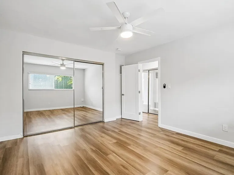 21107 Amie Ave #25 — Photo 32