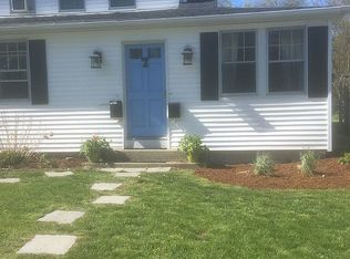 7 Bay Ave, Barrington, RI 02806