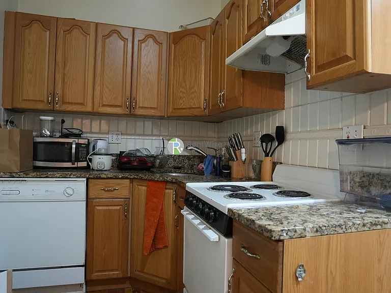 21 Gibbs St #2 — Photo 5