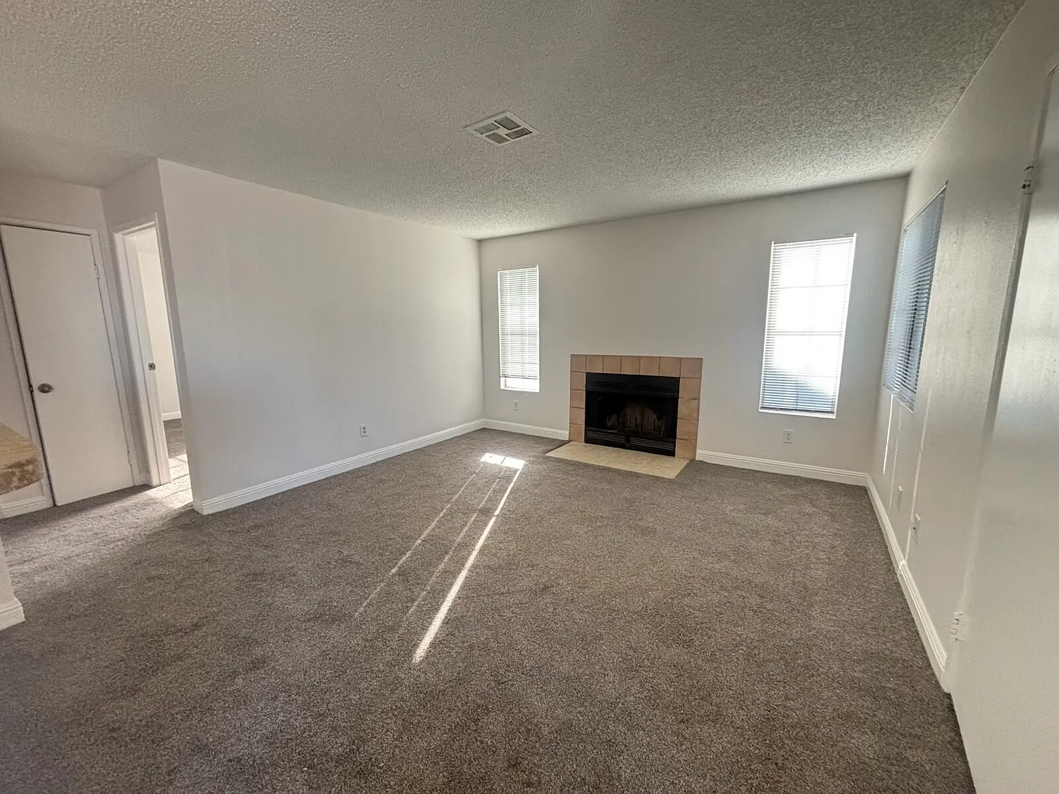 2 bed, 1.0 bath, 803 sqft, $1,200 — Photo 3