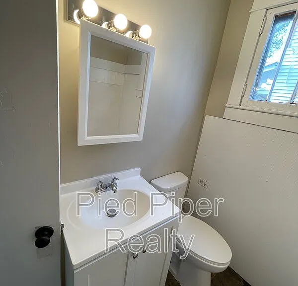 1254 S Chicago Ave — Photo 12