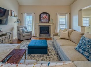 1657 Newton Oak Cir E, Memphis, TN 38117