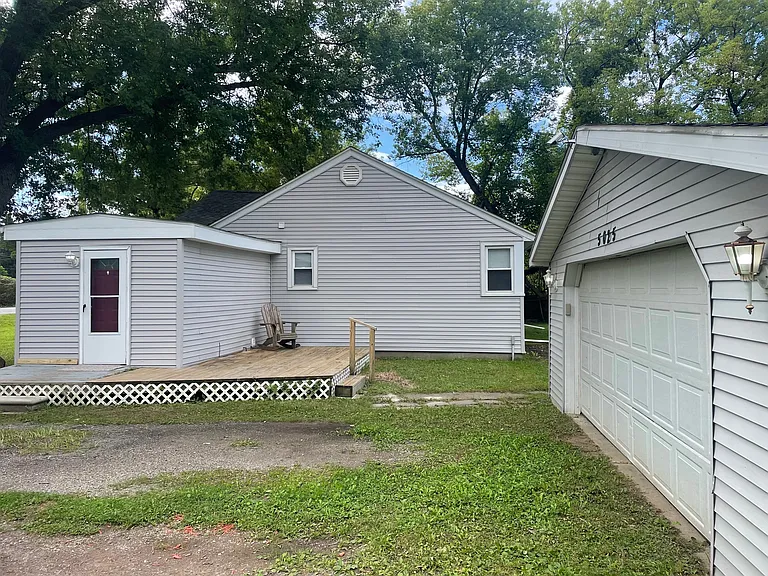 5025 N Center Rd — Photo 10