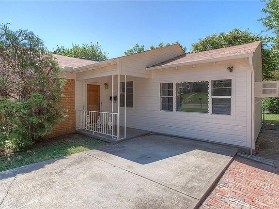 3rd image of 1604 Hillside Dr