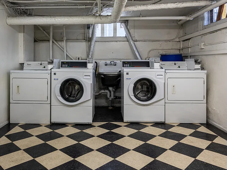 The Gatsby Apartments — Photo 17