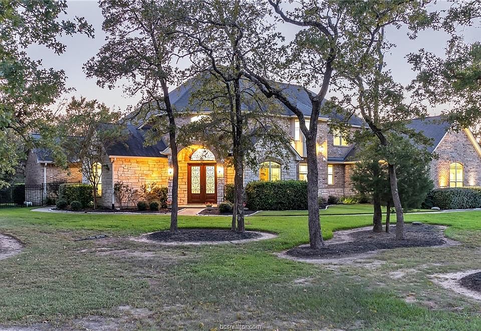 1st image of 4406 Regal Oaks Dr