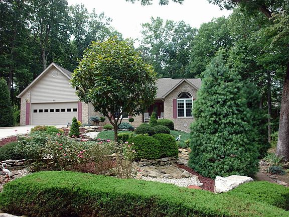 2nd image of 22 Oakcrest Cir