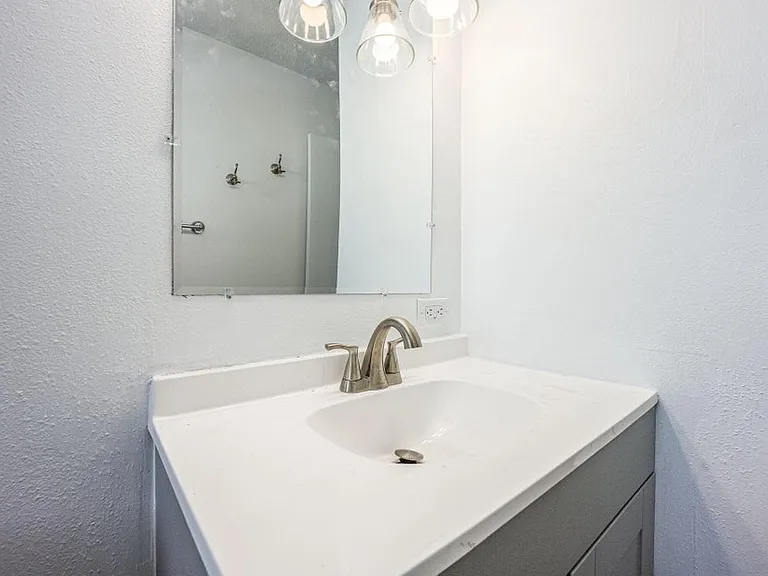 1013 Holton Ave #1 — Photo 17