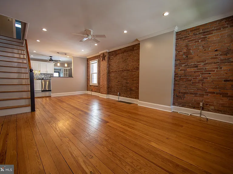 540 S Adams St — Photo 7