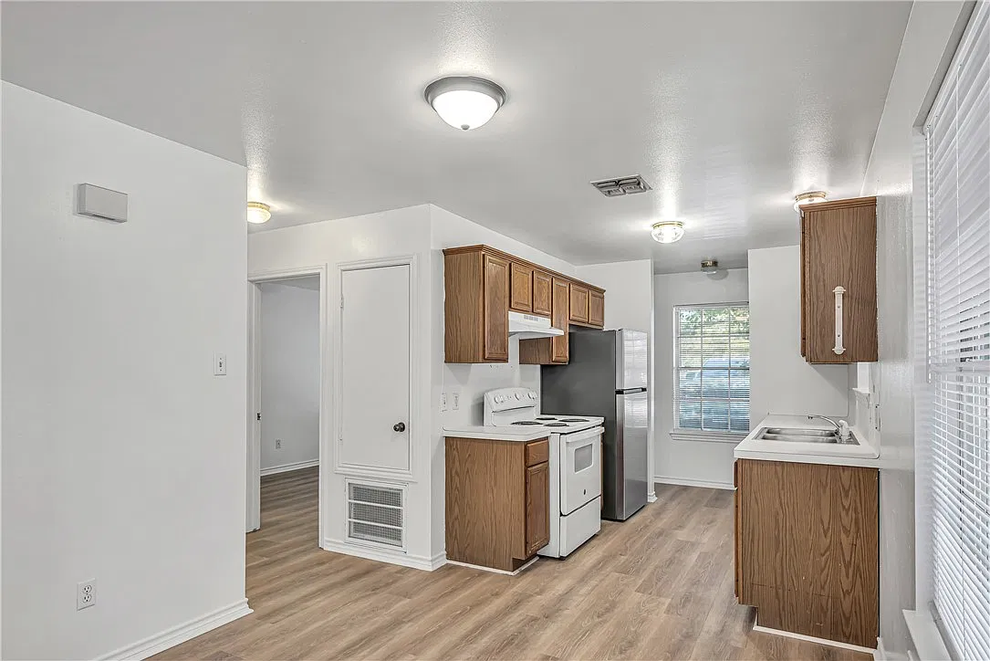 2 bed, 988 sqft, $1,350 — Photo 4