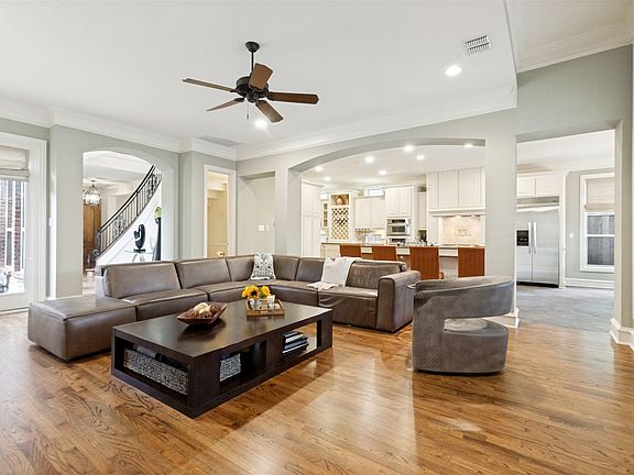 2nd image of 6038 Azalea Ln