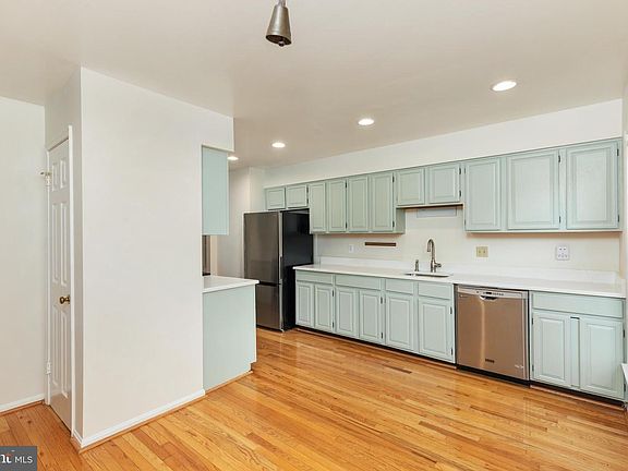 5th image of 2850 Kelly Sq