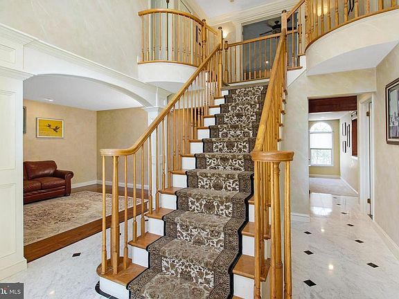 2nd image of 47 Meetinghouse Ct
