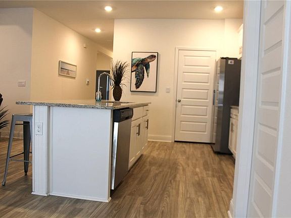 4th image of 439 Gemini St