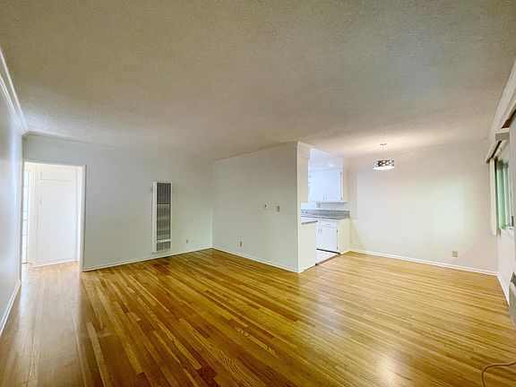 5th image of 241 S Oakland Ave APT 6