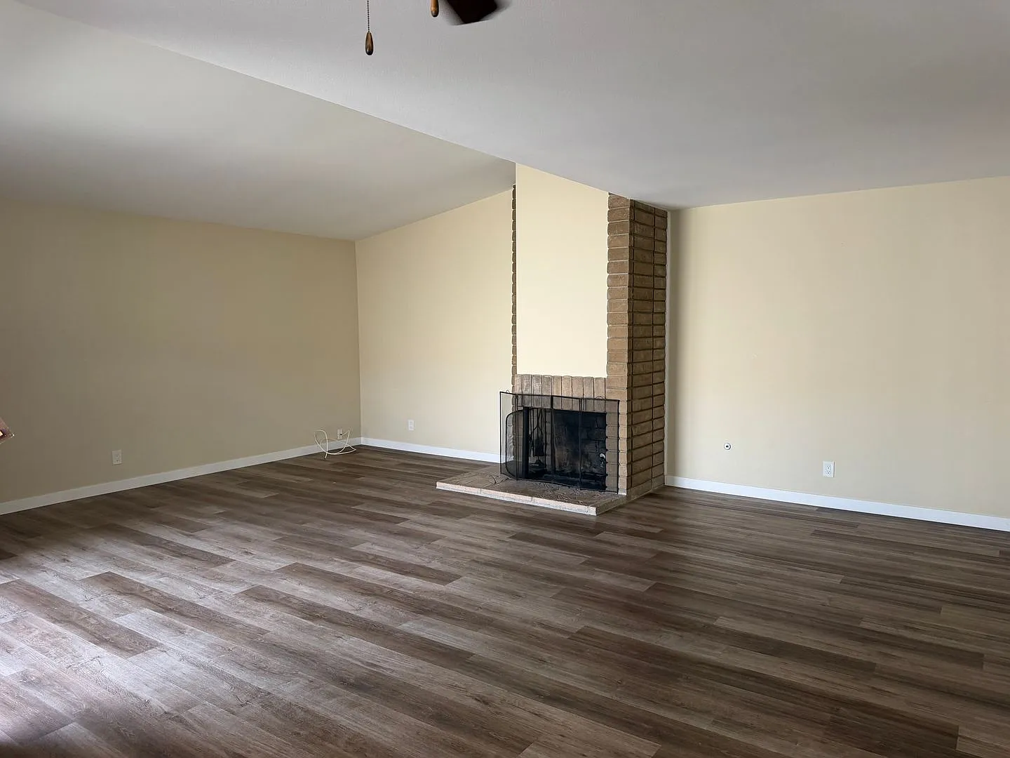 Ventura Village - Two bedroom, two bath home! — Photo 2