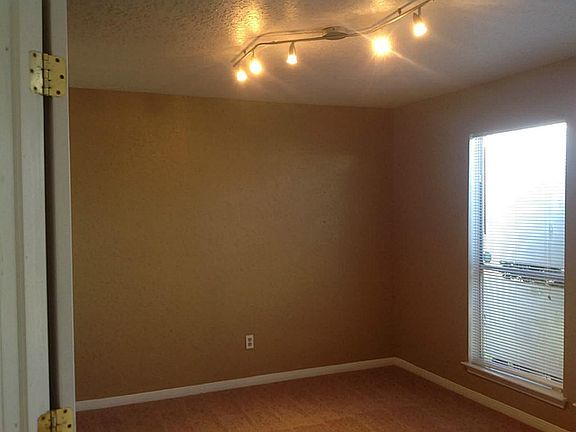 5th image of 19414 Lake Hollow Ln