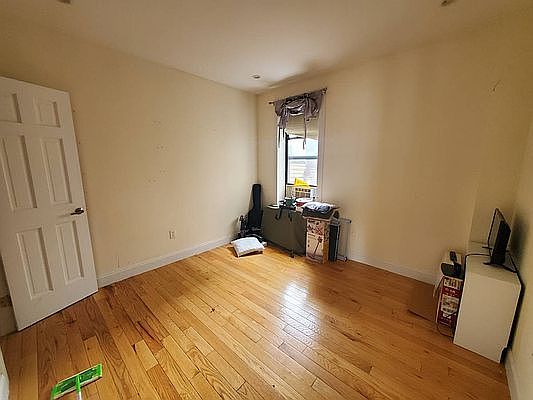 3rd image of 586 Pacific St #5A