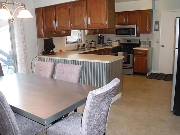 2nd image of 1060 W Broadway Ave